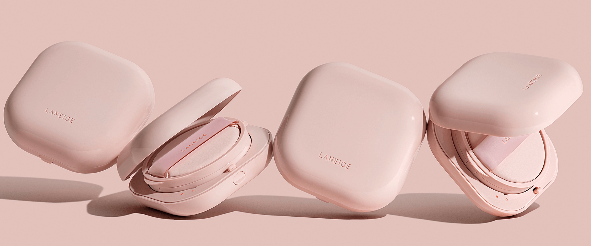 Laneige Neo Cushion Glow ด้วย DEWY LASTING TECHNOLOGY เทคโนโลยีที่ผสานพิกเมนต์เข้ากับมอยส์เจอร์ไรเซอร์ ช่วยรักษาสมดุลความชุ่มชื้นบนผิวสะท้อนประกายฉ่ำวาว เสมือนใช้มิสต์พร่างพรมผิวระหว่างวัน  ผสานส่วนผสมจาก Niacinamide ที่ช่วยลดเลือนเม็ดสีเมลานิน มอบคุณค่าการบำรุงและปรับสีผิวถึงระดับเซลล์สีผิว ลดการเกิดฝ้า กระ จุดด่างดำ ผิวจึงเปล่งประกายสว่างใสขึ้น